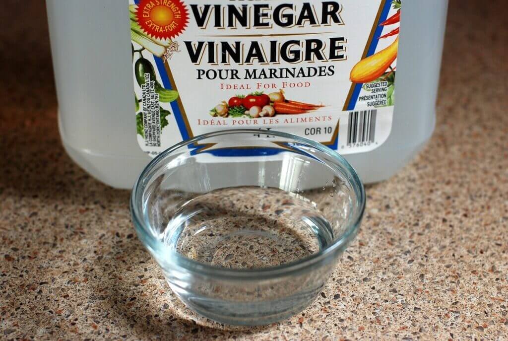 clean with vinegar